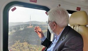 Il presidente Mattarella sorvola le zone dell'Oristanese colpite dagli incendi