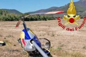 Pisa - Atterraggio di emergenza per un elicottero partito dal lago di Bolsena