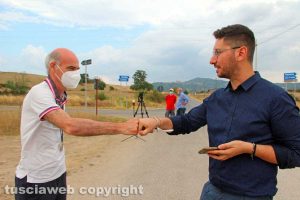 Valentano - Il sindaco Stefano Bigiotti e un funzionario di polizia