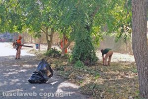 Viterbo - La pulizia di via Gran Sasso