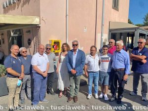 Viterbo - Cerimonia in cui l'associazione Sardegna in Tuscia ha donato un defibrillatore alla Quercia