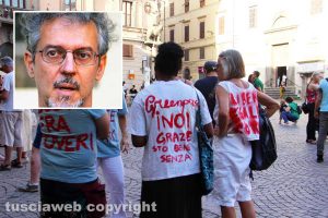 Viterbo - Piazza del comune - La manifestazione contro il green pass - Nel riquadro Paolo Gibilisco