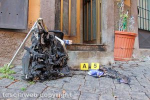 Viterbo - Bomba incendiaria nel centro storico