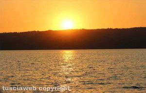 Tramonto sul lago di Bolsena