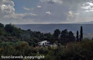 Nuvole e qualche pioggia sulla valle del Tevere