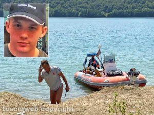 Rave party a Valentano - Ragazzo morto nel lago di Mezzano - Nel riquadro: Gianluca Santiago