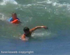 Montalto di Castro - Il soccorso a padre e figlio