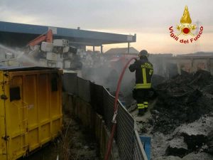Montalto di Castro - L'incendio al deposito di Raee