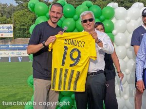 Viterbo - L'omaggio dello stadio Rocchi a Leonardo Bonucci