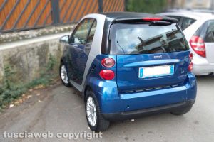 L'auto parcheggiata in via Vanni