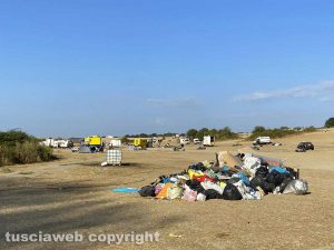 Rave - Sgombero quasi finito - L'immondizia radunata