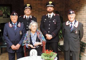 Rieti - I carabinieri festeggiano i 101 anni di Genoveffa D'Amico