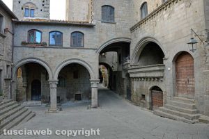Viterbo - Piazza san Pellegrino