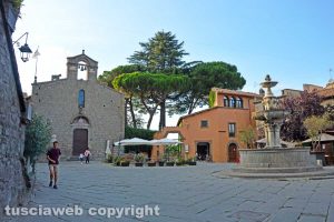Viterbo - Piazza del Gesù