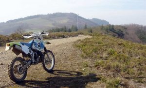 Una moto da enduro