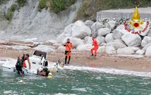 Ancona - Imbarcazione naufragata