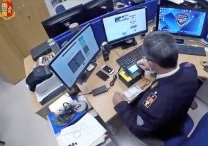 Milano - Polizia - Blitz contro no vax