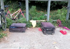 Grotte di Castro - Rifiuti abbandonati sulla Maremmana