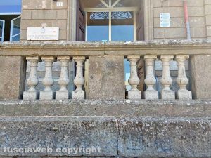 Viterbo - Le colonnine del Ruffini a piazza Dante