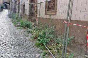 Viterbo - Transenne in largo Cesare Battisti