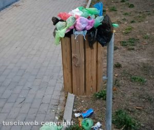 Viterbo - Un secchio colmo tra via Monti Cimini a via Monte Nevoso