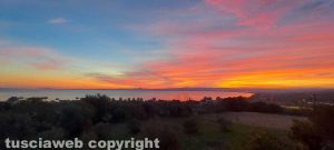 Il lago di Bolsena al tramonto