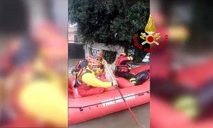 Siracusa - Vigili del fuoco - Salvato uomo e cane bloccati in casa