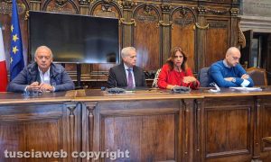 Viterbo - La conferenza stampa sul taglio dei pini a via Diaz
