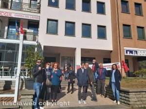 Viterbo - Il presidio sotto la sede della Cgil di via Saragat