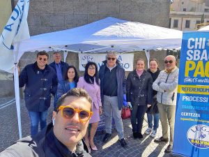 Viterbo - Il gazebo della Lega sul referendum