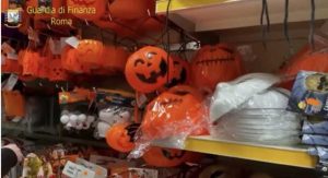 Roma - Sequestrati 1,5 milioni di giocattoli di Halloween pericolosi