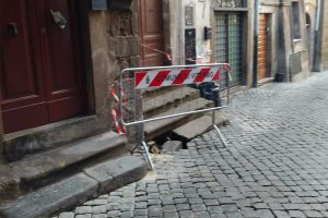 Viterbo - Transenne in via Santa Maria Egiziaca
