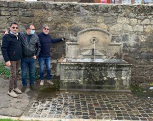Viterbo - Il fontanile davanti al cimitero San Lazzaro ripulito da FdI