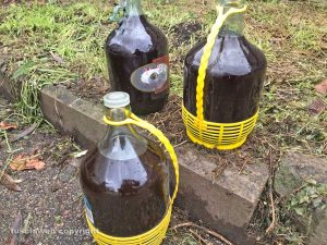 Viterbo - Olio esausto abbandonato sotto casa