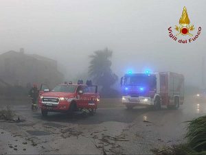 Ragusa - Tromba d'aria - Intervento dei vigili del fuoco