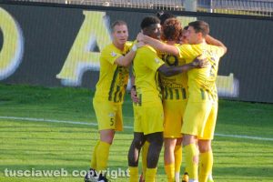 Sport - Calcio - Viterbese - L'esultanza dei gialloblù