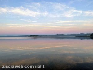 Marta - Tramonto autunnale sul lago di Bolsena