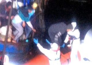 Pozzallo - La guardia costiera salva migranti