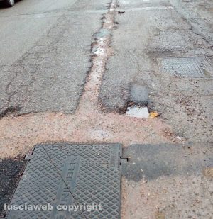 Viterbo - L'asfalto a Santa Barbara