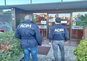 Funzionari dell'agenzia delle accise, dogane e monopoli