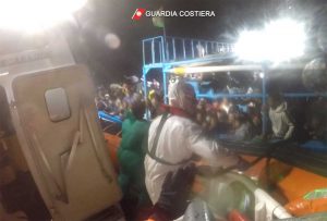 Guardia costiera - Imbarcazione salvata al largo di Lampedusa