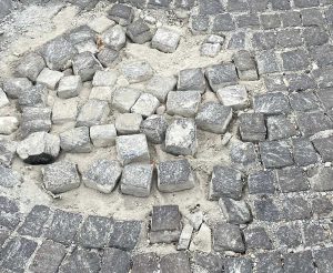 Viterbo - Piazzale Africa - Il pavimento disconnesso