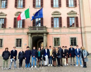 Viterbo - Alcuni studenti che hanno partecipato al tavolo in prefettura