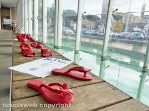 Viterbo - Scarpette rosse per la Gionata internazionale contro la violenza sulle donne