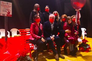 Fabrica di Roma - Panchine e monumenti si accendono di rosso per dire "Stop alla violenza sulle donne"