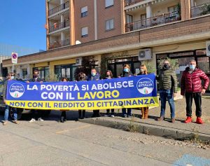 Viterbo - La manifestazione FdI contro il reddito di cittadinanza