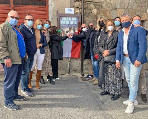 Bomarzo - Ripristinata e inaugurata la bacheca del centrodestra in piazza Matteotti