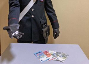 Terni - La droga e i soldi sequestrati dai carabinieri