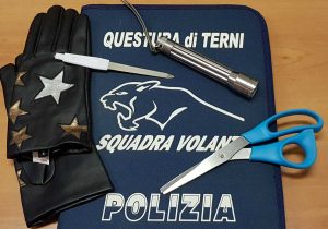 Terni - Polizia - Gli arnesi sequestrati