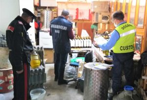 Lecce - Carabinieri Nas - Fabbrica di liquori in un garage